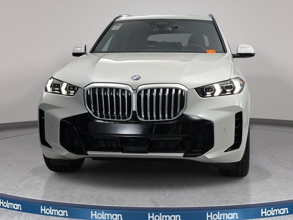 New 2026 Mineral White Metallic BMW xDrive40i image 2