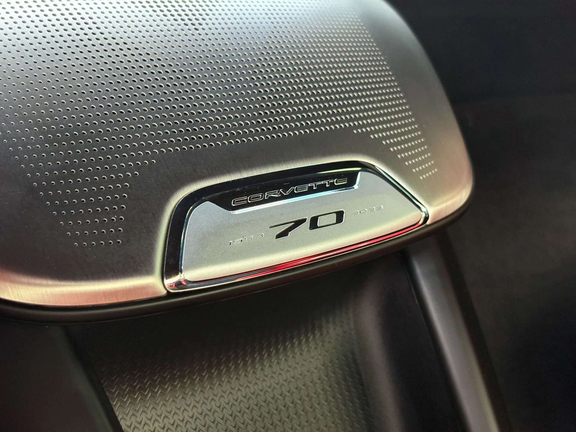 Used 2023 White Chevrolet Stingray image 31