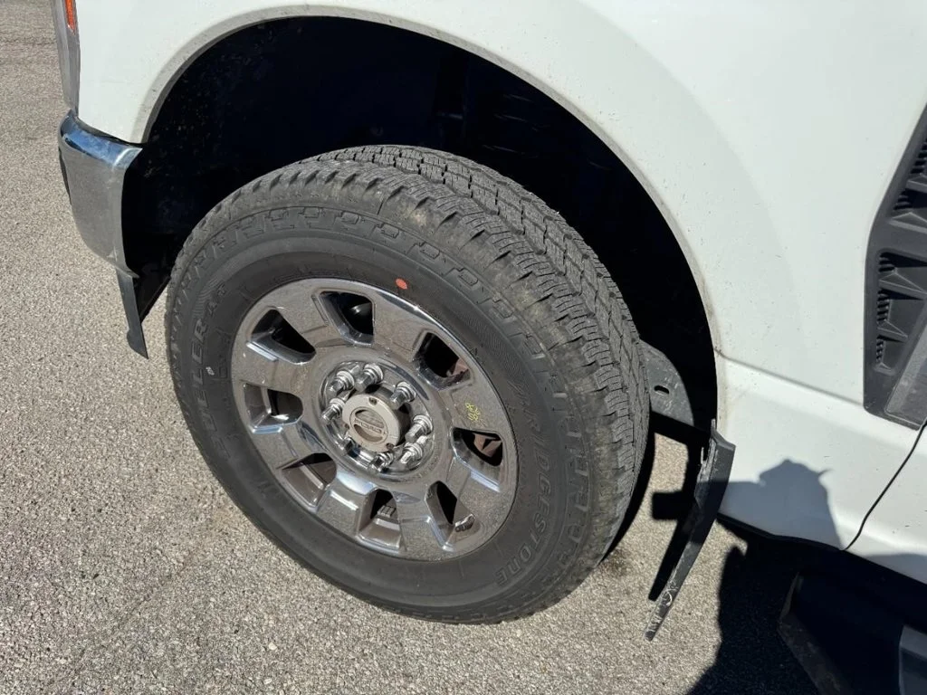 Used 2023 Oxford White Ford Lariat image 8