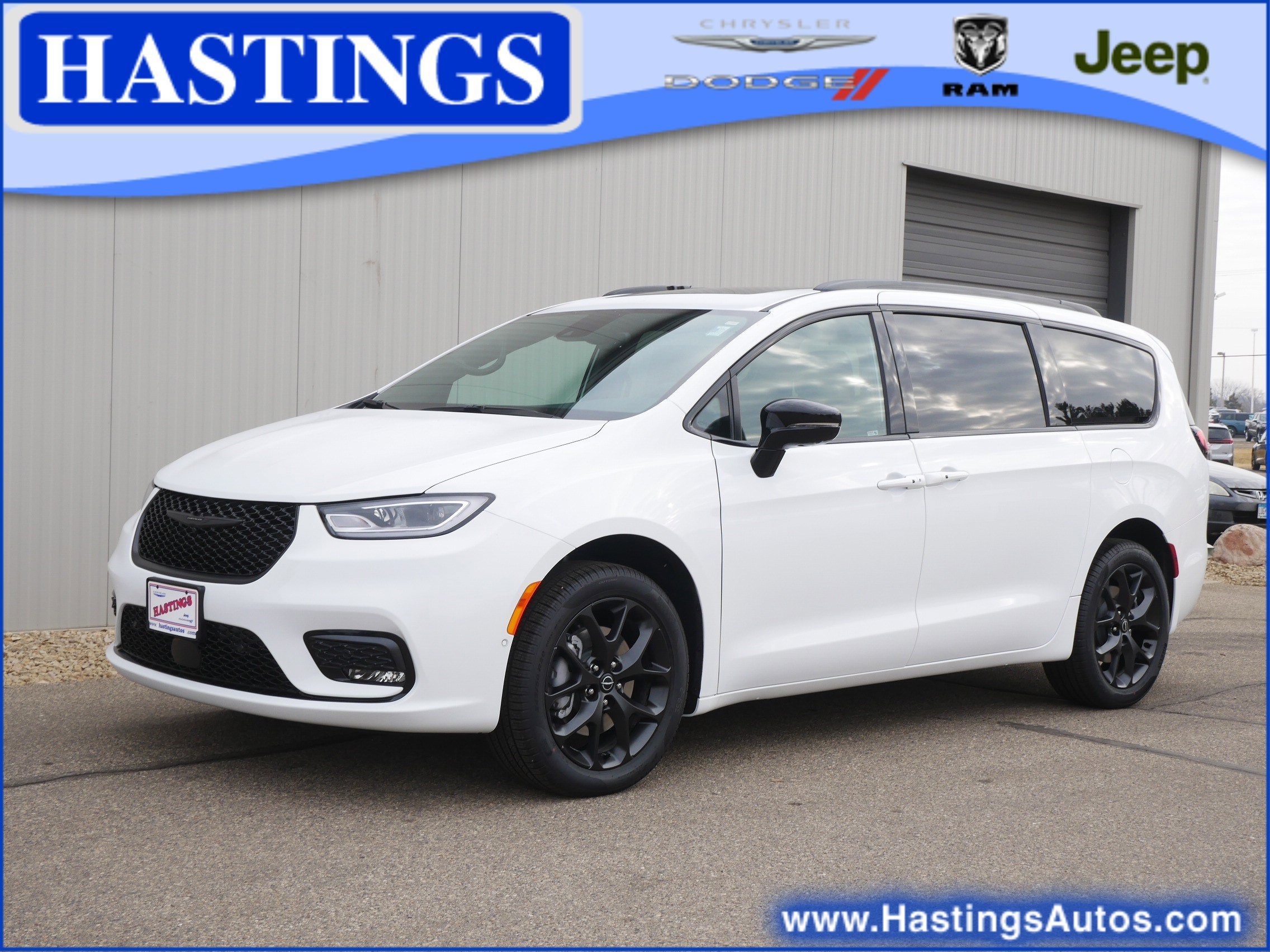 2026 Chrysler Pacifica Limited AWD's photo
