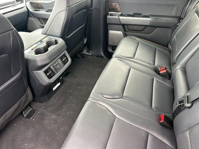 New 2025 Glacier Gray Metallic Tri-Coat Ford F-250® Lariat® image 38