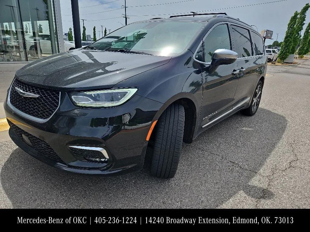 2022 Chrysler Pacifica Pinnacle's photo