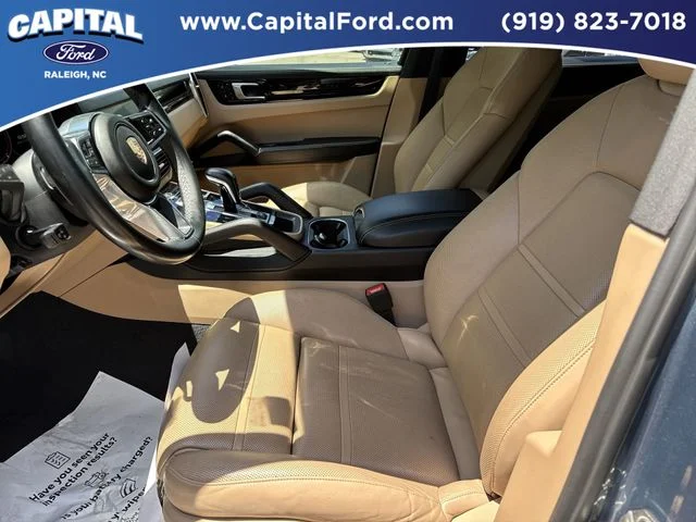 Used 2019  Porsche Base image 19