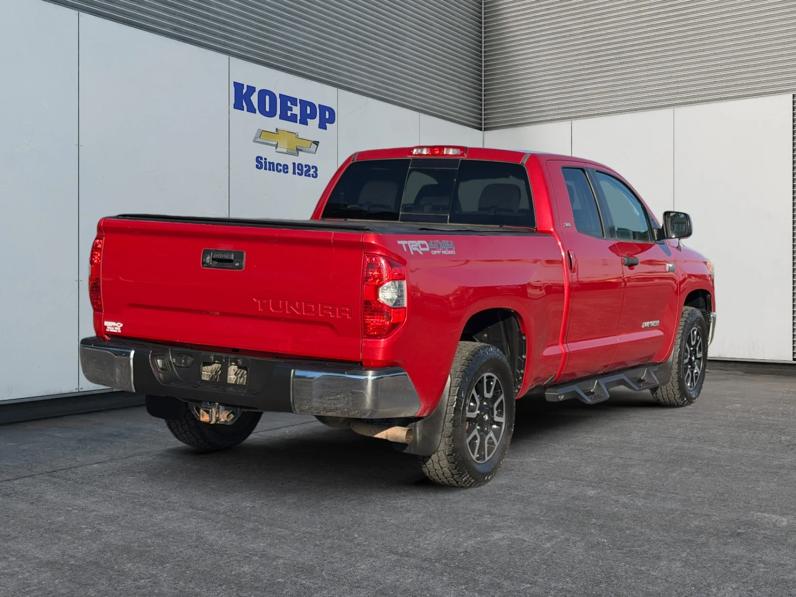 Used 2015 Barcelona Red Metallic Toyota SR5 image 5