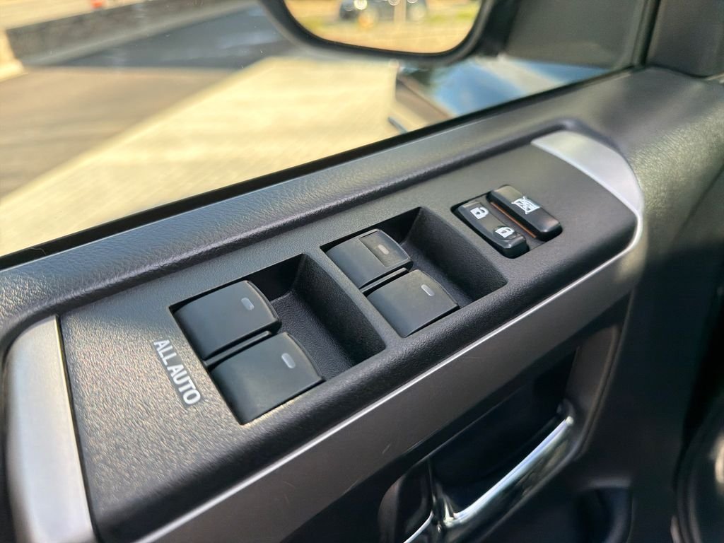 Used 2018 Midnight Black Metallic Toyota SR5 Premium image 11