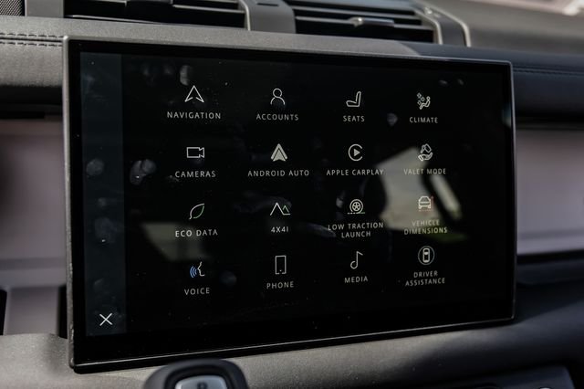 2025 Land Rover Defender X-Dynamic SE - Photo 40