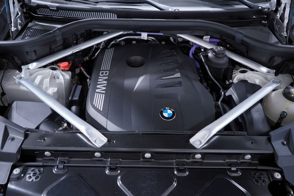 Certified Used 2024 Alpine White BMW xDrive40i image 20