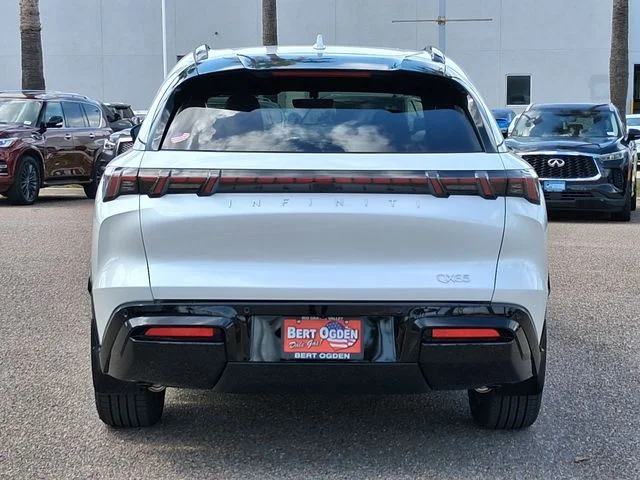New 2027 RADIANT WHITE INFINITI Luxe AWD image 5
