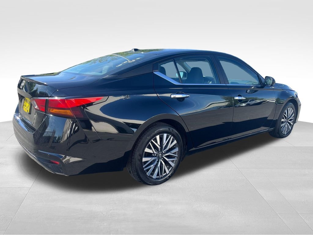 2025 Nissan Altima SV - Photo 6