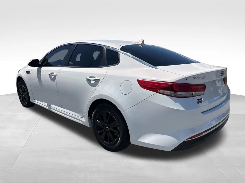 Used 2017 White Kia LX image 3