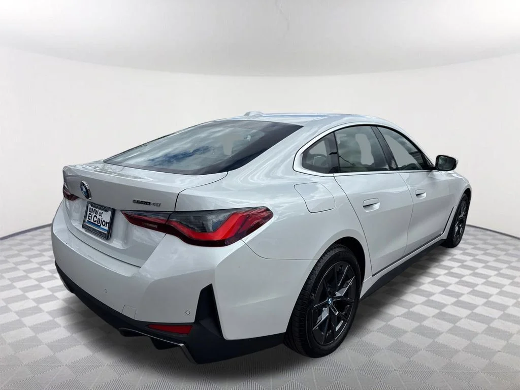 New 2026 White BMW eDrive40 image 4