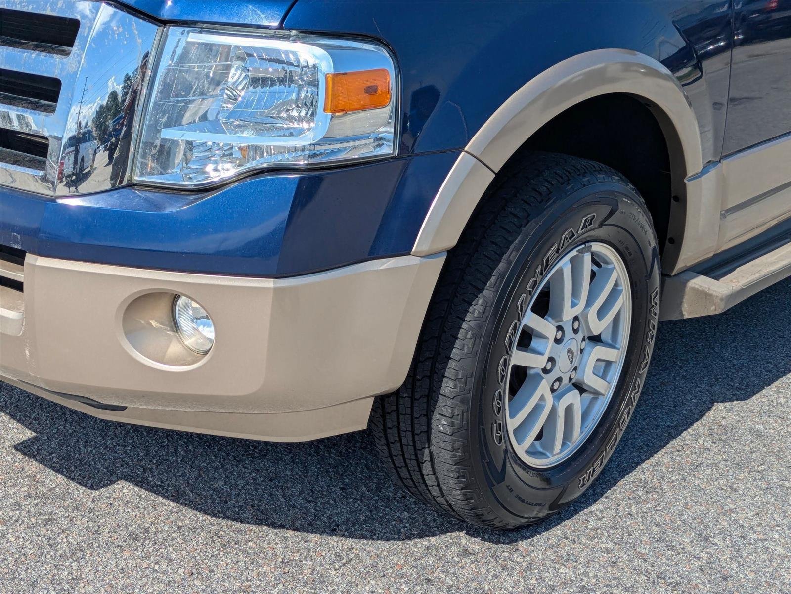 Used 2012 Dark Blue Pearl Metallic Ford XLT image 9