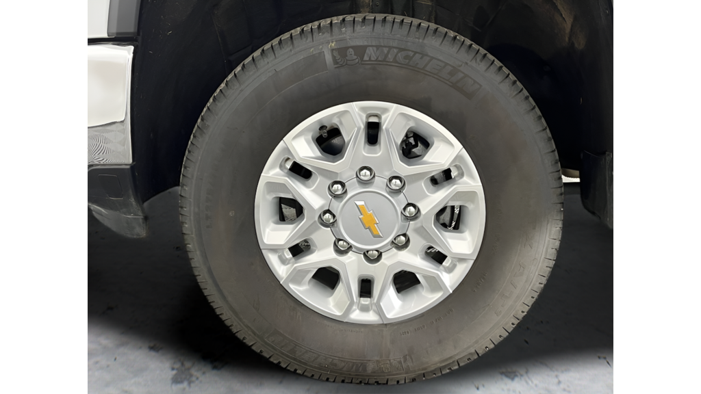 Used 2025 Summit White Chevrolet LT image 19