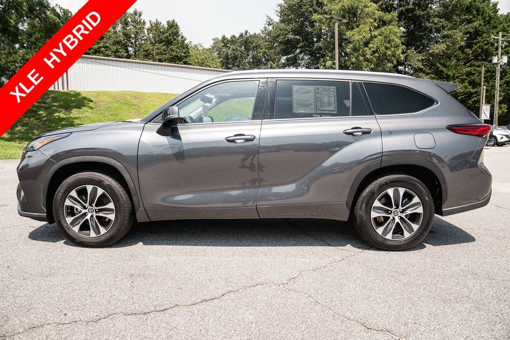 Used 2022 Magnetic Gray Metallic Toyota XLE image 4
