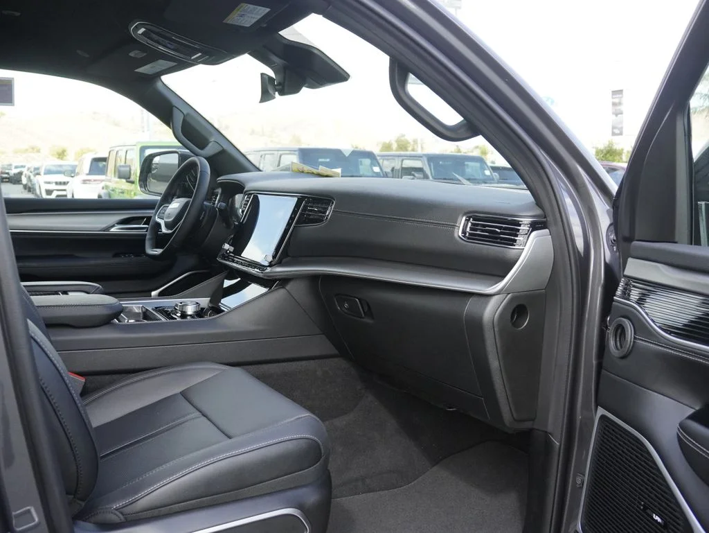 New 2026 Baltic Gray Metallic Clearcoat Jeep Limited Altitude image 29