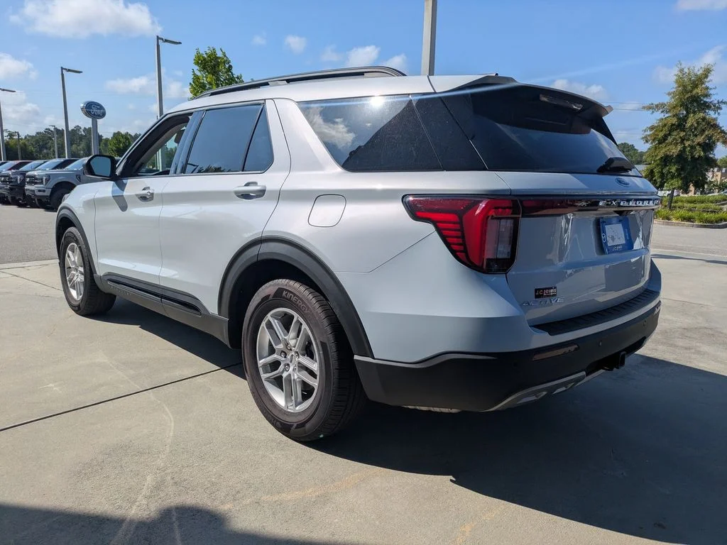New 2026 Space White Metallic Ford Active image 6
