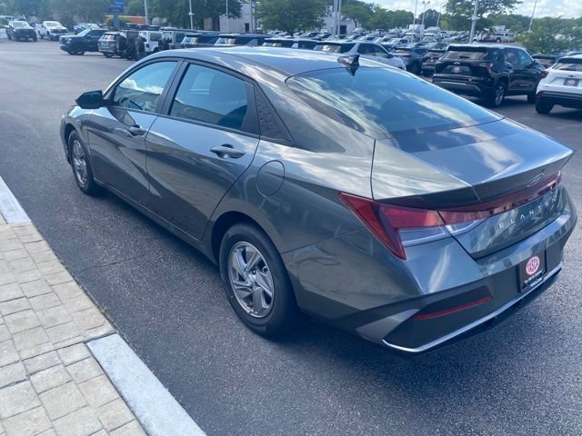 Used 2025 Gray Hyundai SE image 4