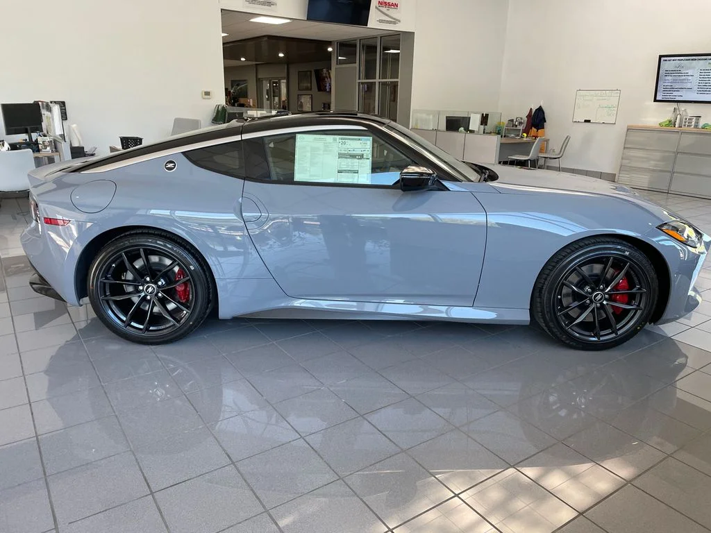 New 2026 Boulder Gray Pearl / Super Black Two-tone Nissan Performance image 4