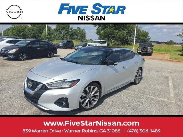 Used 2023 Silver Nissan Platinum image 1