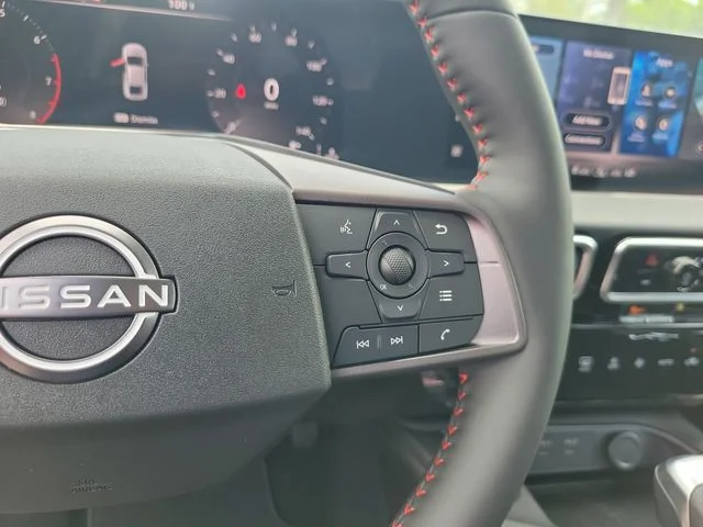 New 2026 Atlantic Gray Metallic / Super Black Two-tone Nissan SR image 16