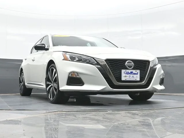 Used 2022 White Nissan 2.5 SR image 22