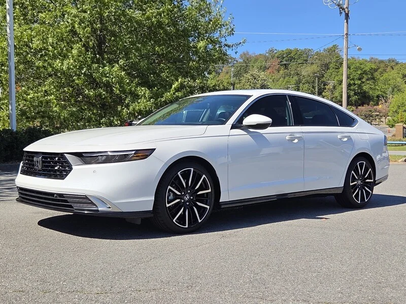 Used 2025 Platinum White Pearl Honda TOURING image 1