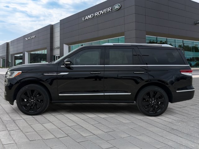 Used 2023 Black Lincoln Reserve image 2