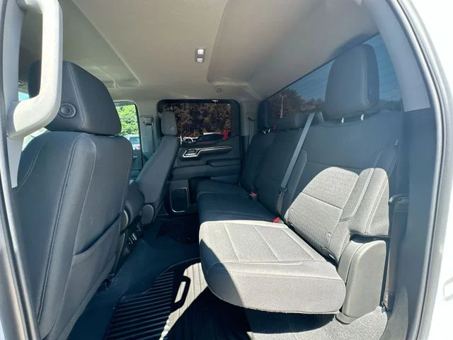 Used 2024 White Chevrolet LT image 27