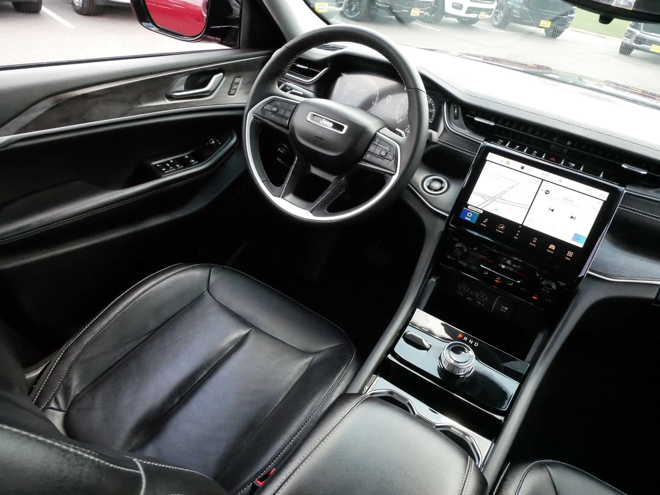 Used 2023 Velvet Red Pearlcoat Jeep Limited image 9