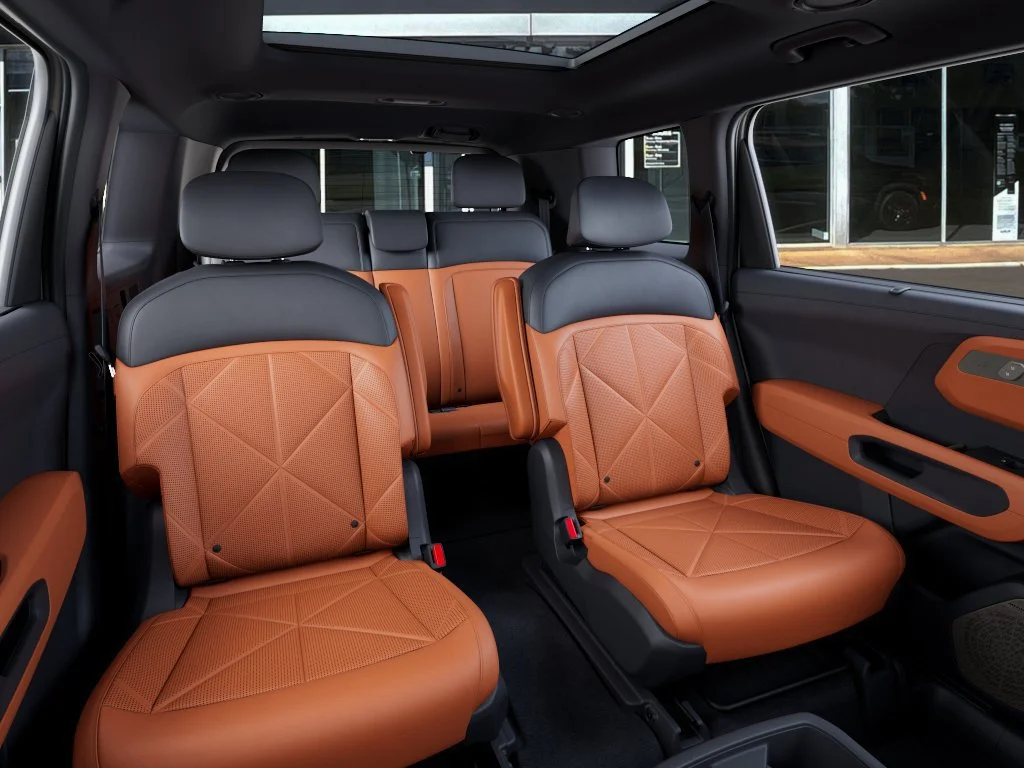 New 2027 Ivory Silver Kia SX image 16