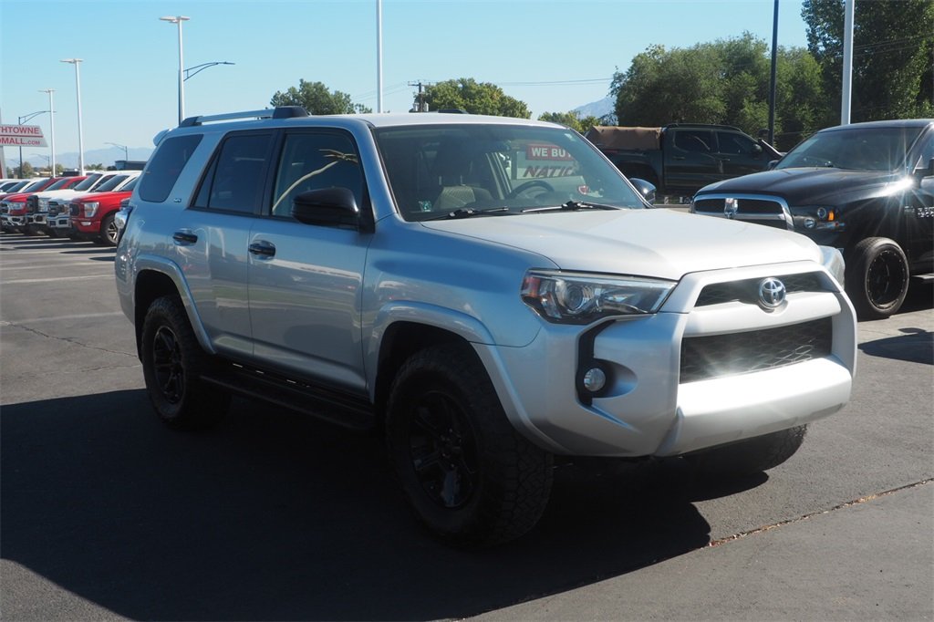2019 Toyota 4Runner SR5 photo 3