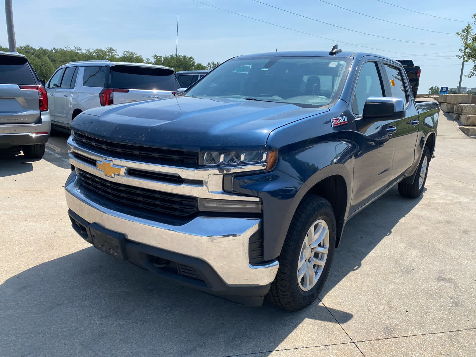 Used 2020 Chevrolet Silverado 1500 LT with VIN 3GCUYDED3LG404875 for sale in Kansas City