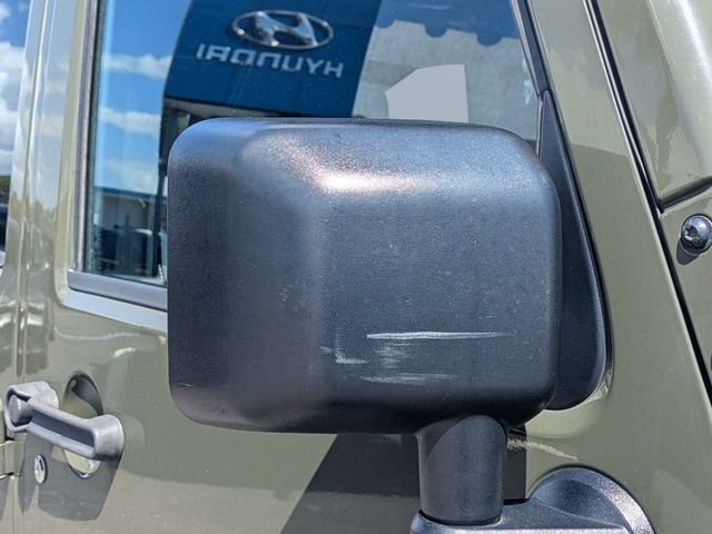Used 2015 Green Jeep Unlimited Sahara image 10