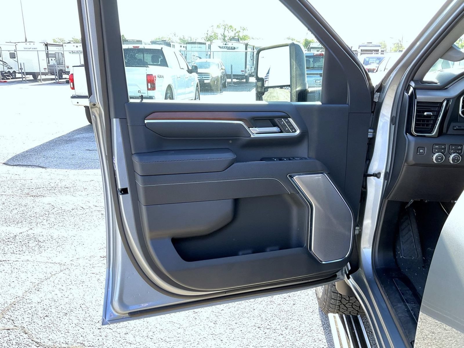 2026 GMC Sierra 2500HD Denali - Photo 9