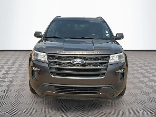 Used 2018 Gray Ford XLT image 2