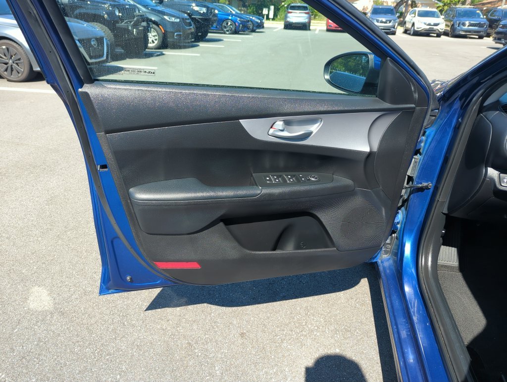 Used 2023 Blue Kia LXS image 18