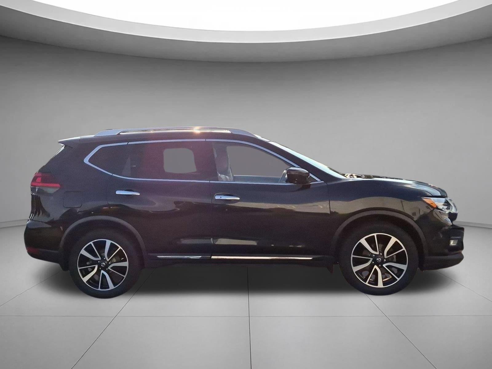 Used 2018 Magnetic Black Nissan SL image 6