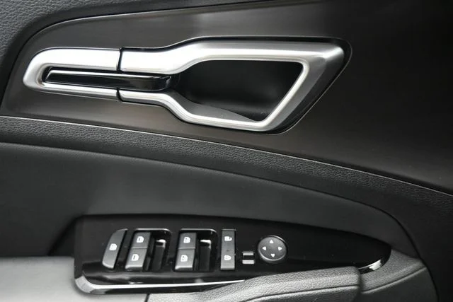 2023 Kia Sportage EX - Photo 16