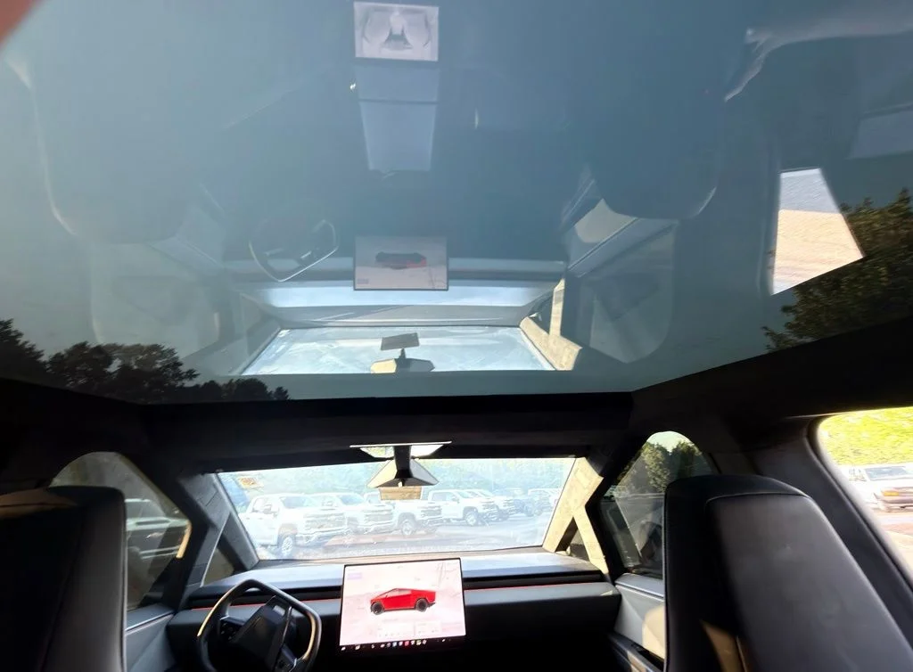 Used 2025  Tesla Base image 18