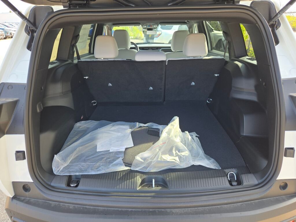 New 2026 Bright White Clear-Coat Exterior Paint Jeep Laredo image 16
