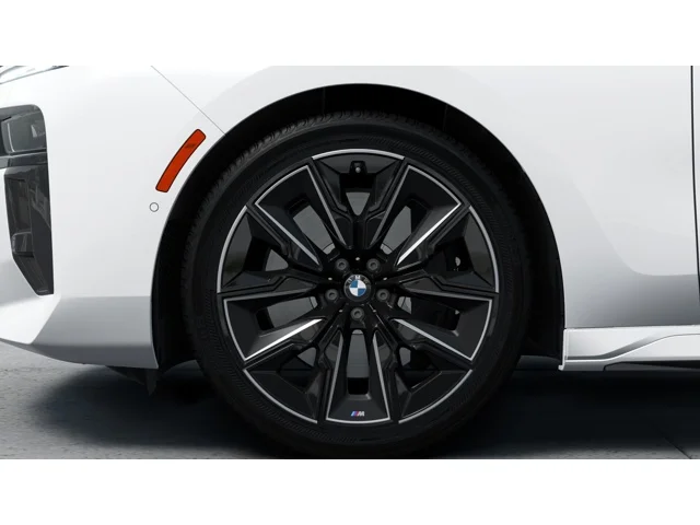 New 2026 Mineral White Metallic BMW 760i xDrive image 7