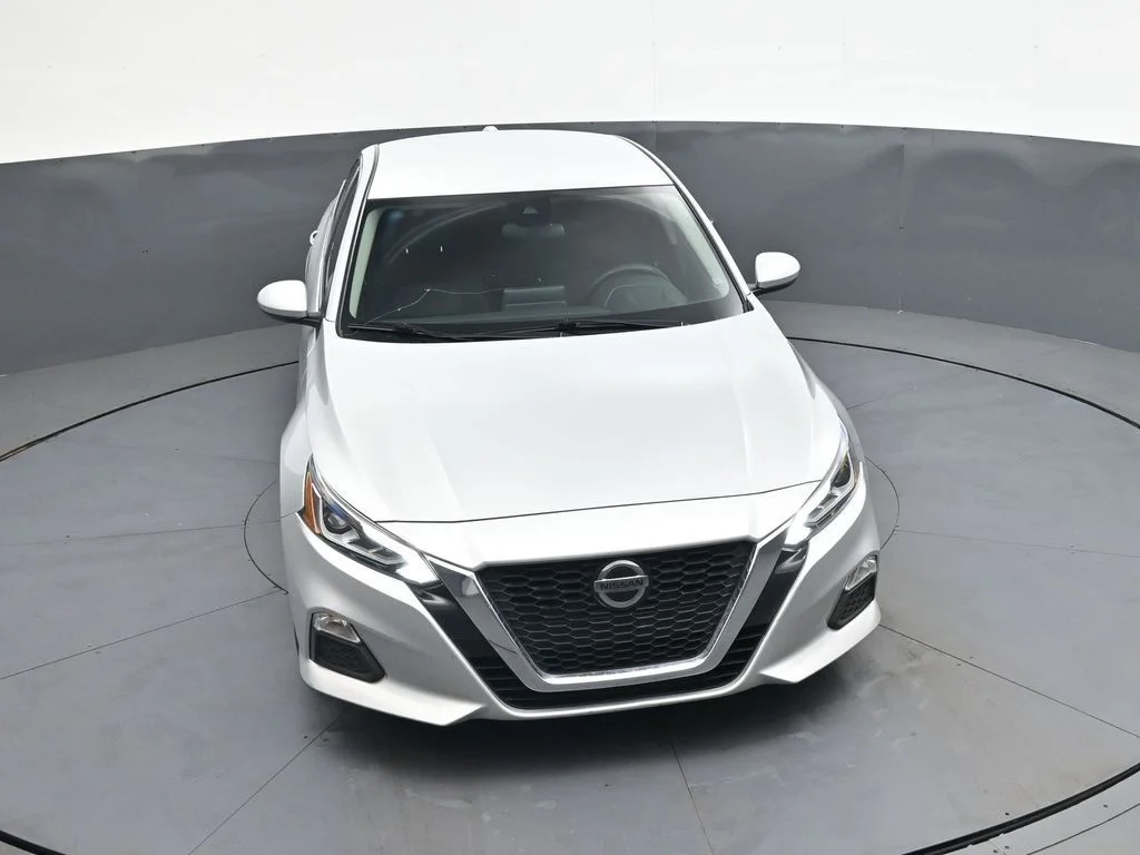 Used 2022 Silver Nissan 2.5 SV image 39