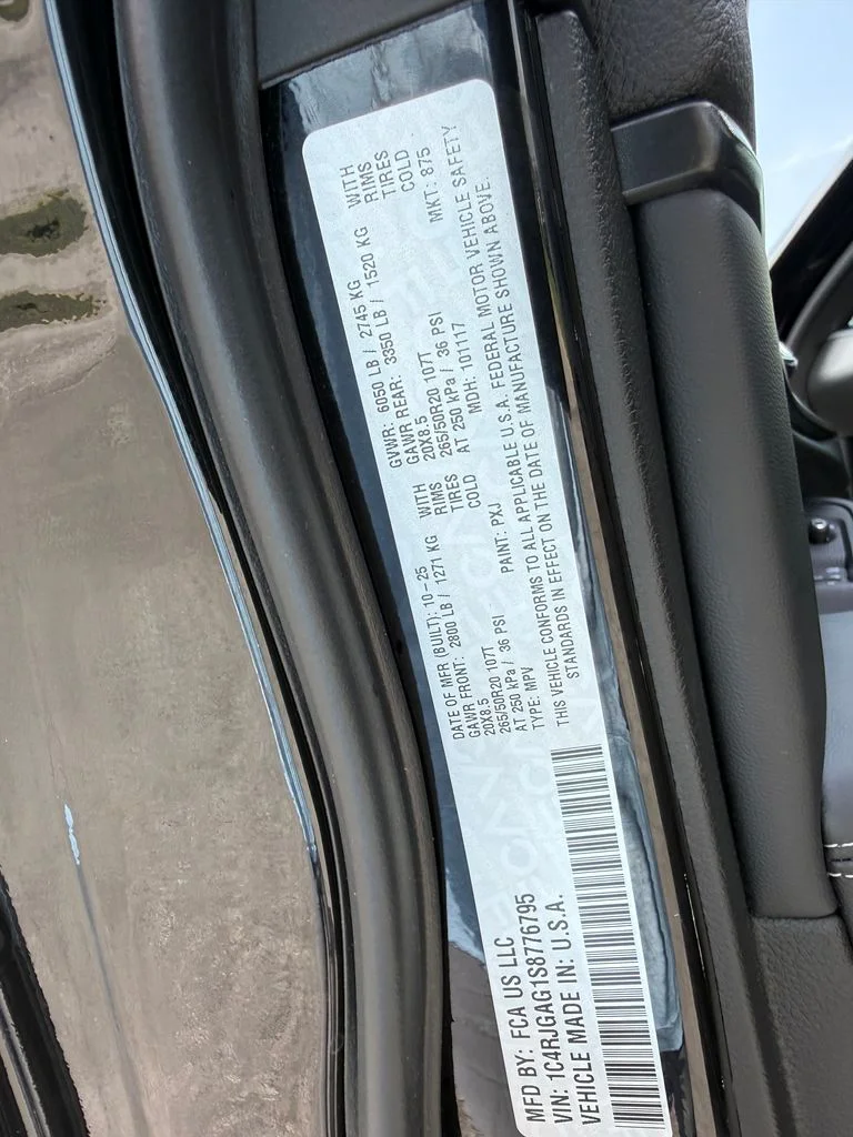 Used 2025  Jeep Altitude X image 25