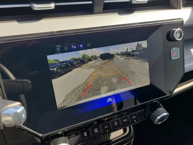 New 2027 Summit White Chevrolet LT image 30