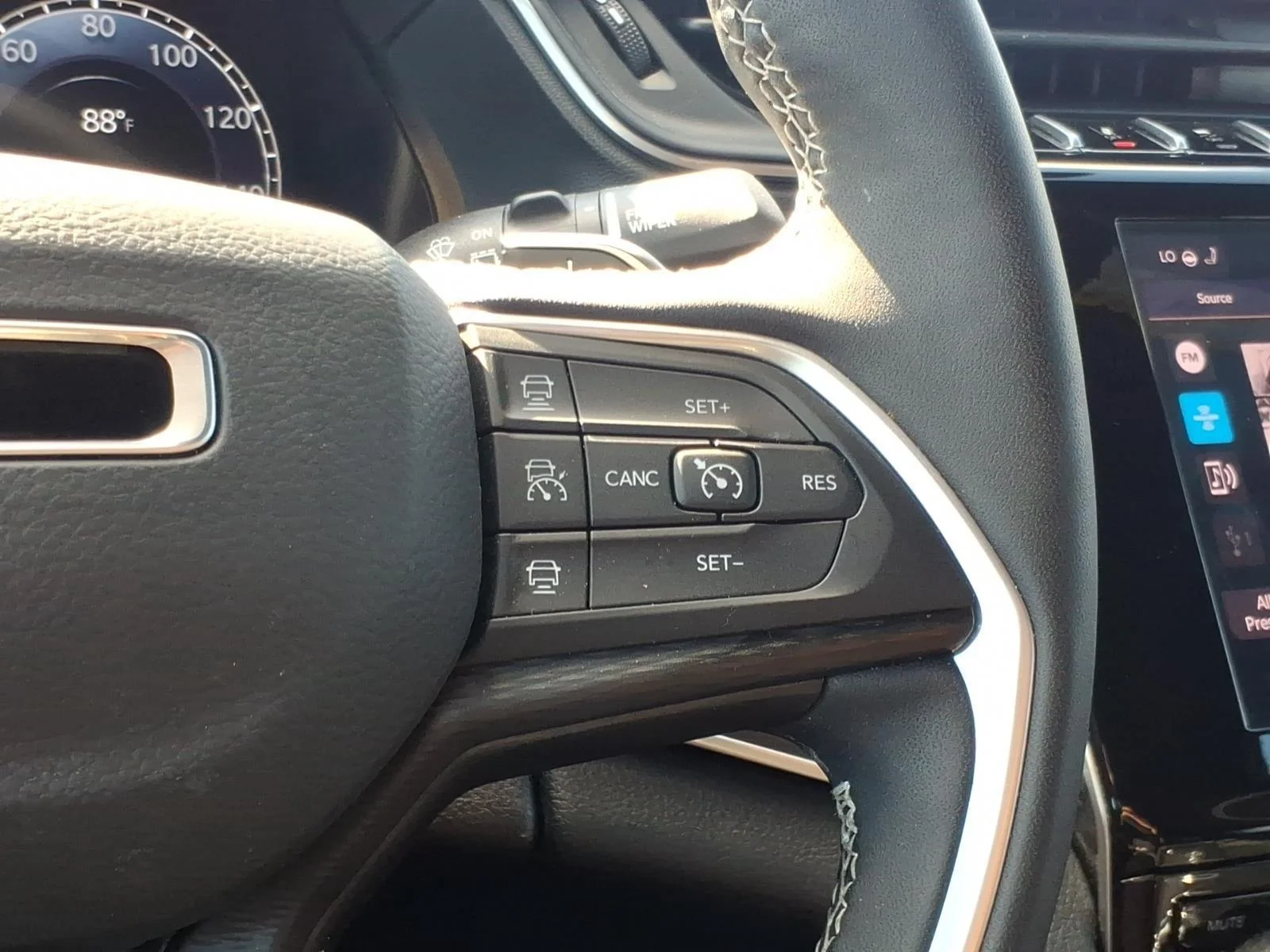Used 2025 Silver Zynith Jeep Laredo X image 26