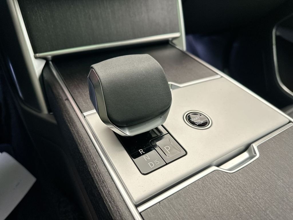 Certified Used 2025 Fuji White Land Rover SE image 10