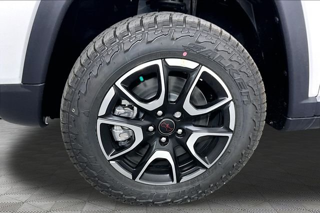 New 2026 Bright White Clear-Coat Exterior Paint Jeep Trailhawk image 12