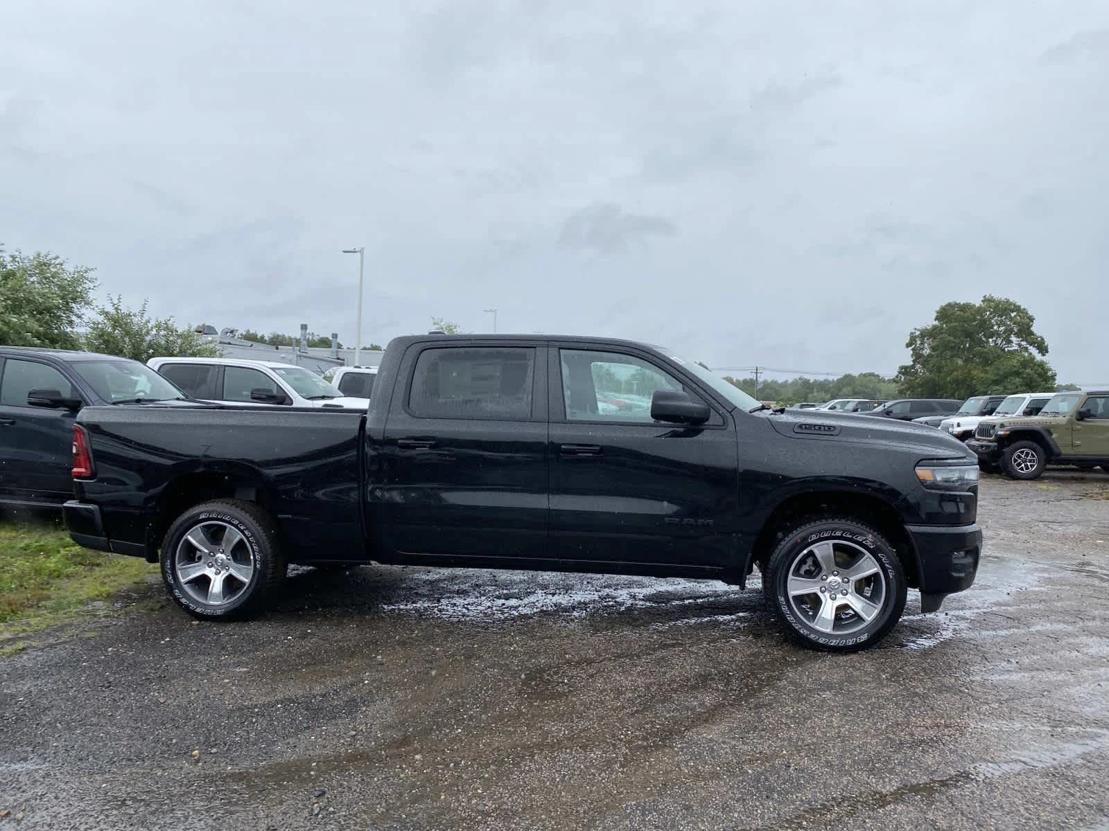 New 2026 Diamond Black Crystal Pearlcoat Ram Express image 2