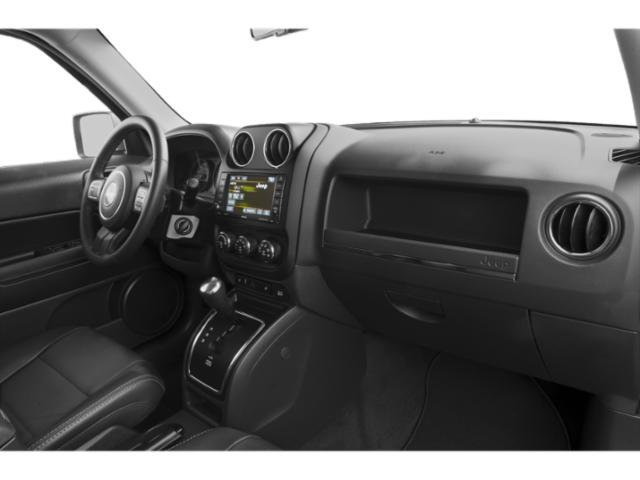 Used 2015 Bright White Clearcoat Jeep Latitude image 19