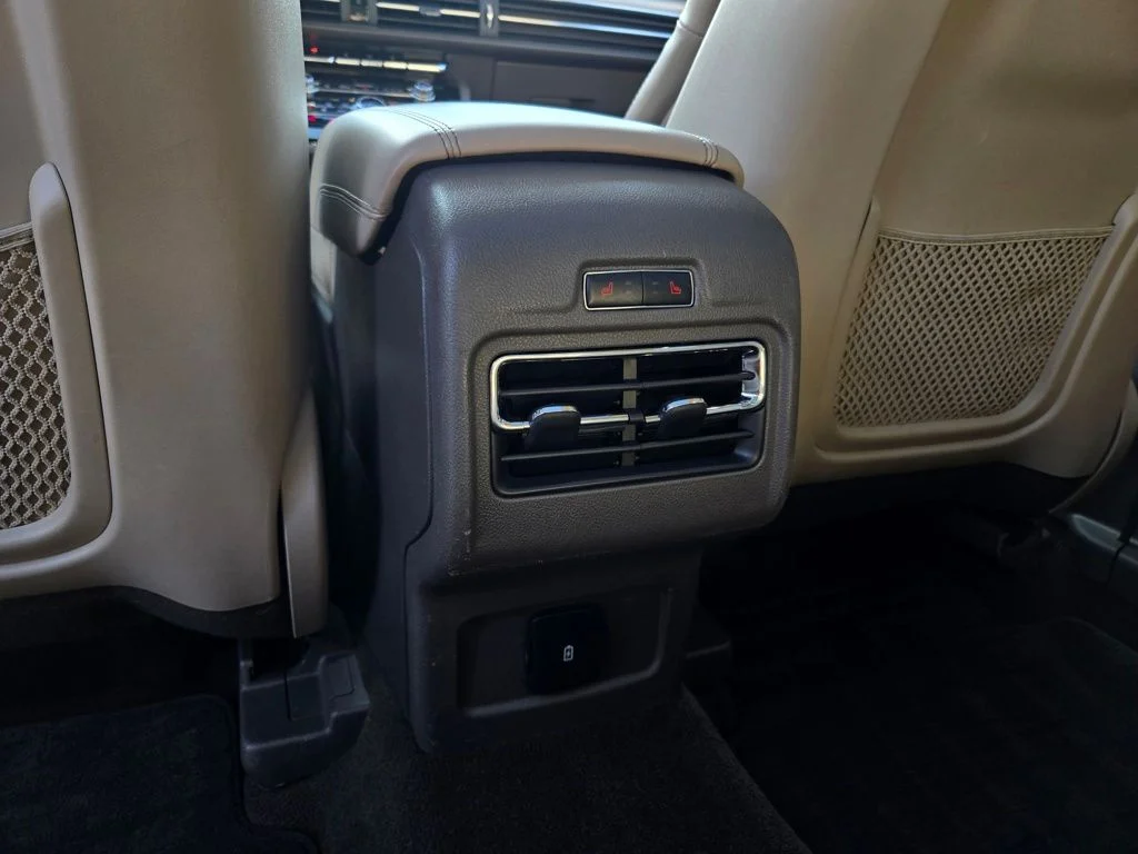 Used 2022 White Lincoln Reserve image 31